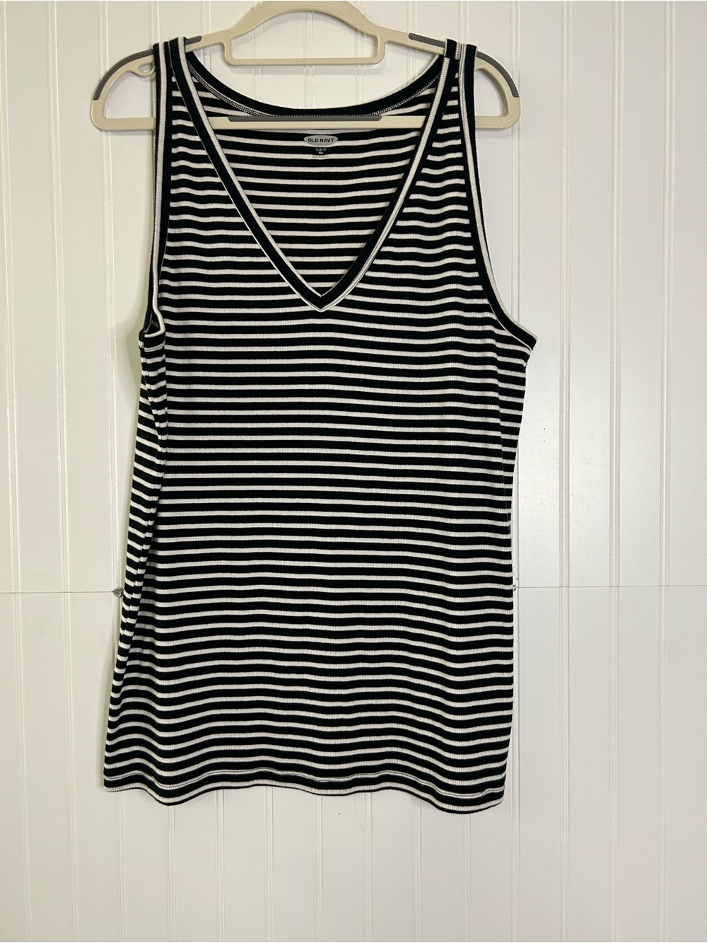 Old Navy Black & White Striped V-Neck Tank Top Size XXL